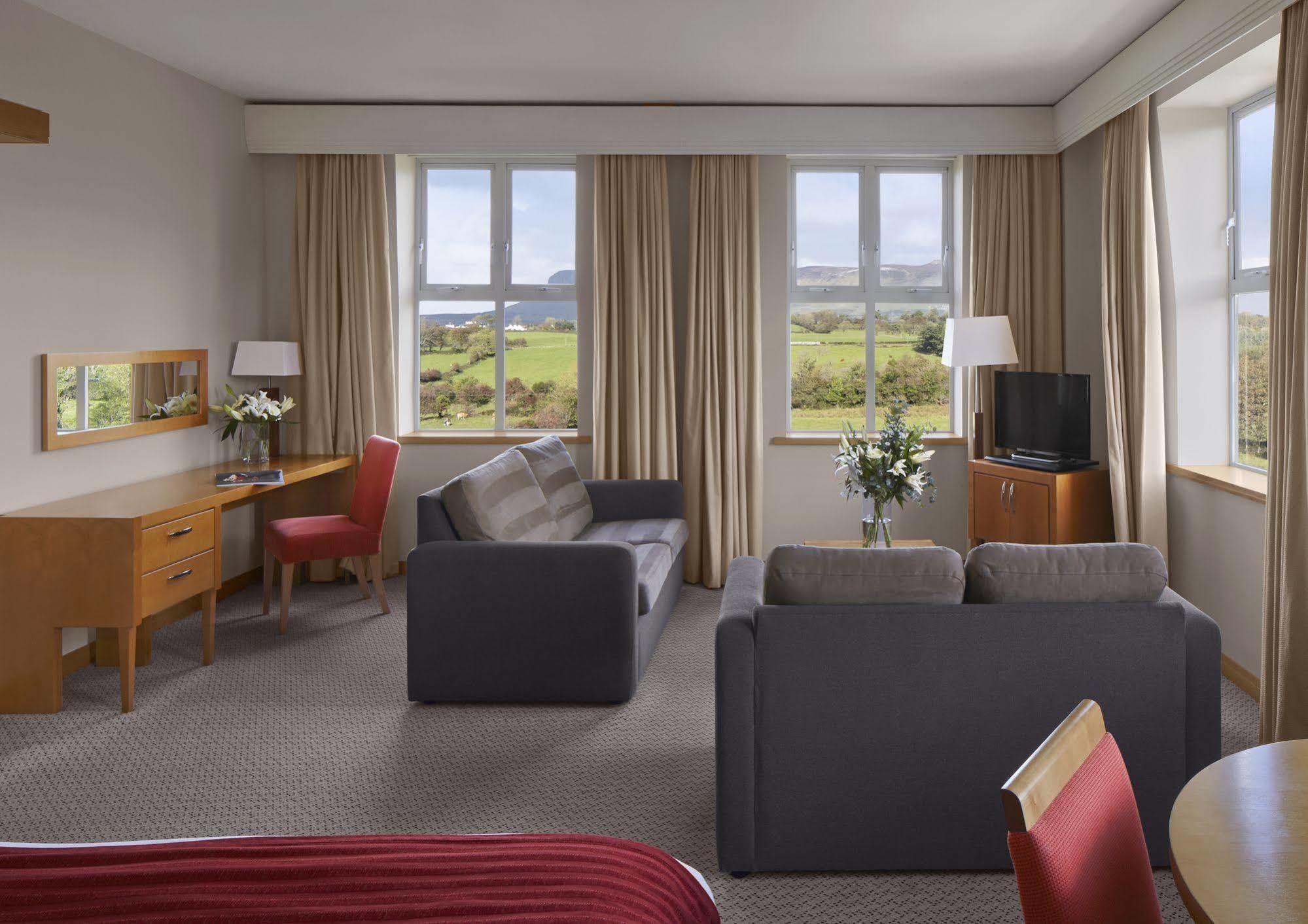 Radisson Blu Hotel y Spa Sligo Exterior foto